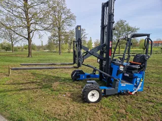 Moffett Meeneemheftruck M4 25.4 V   4-weg machine Superreach  4 mtr !